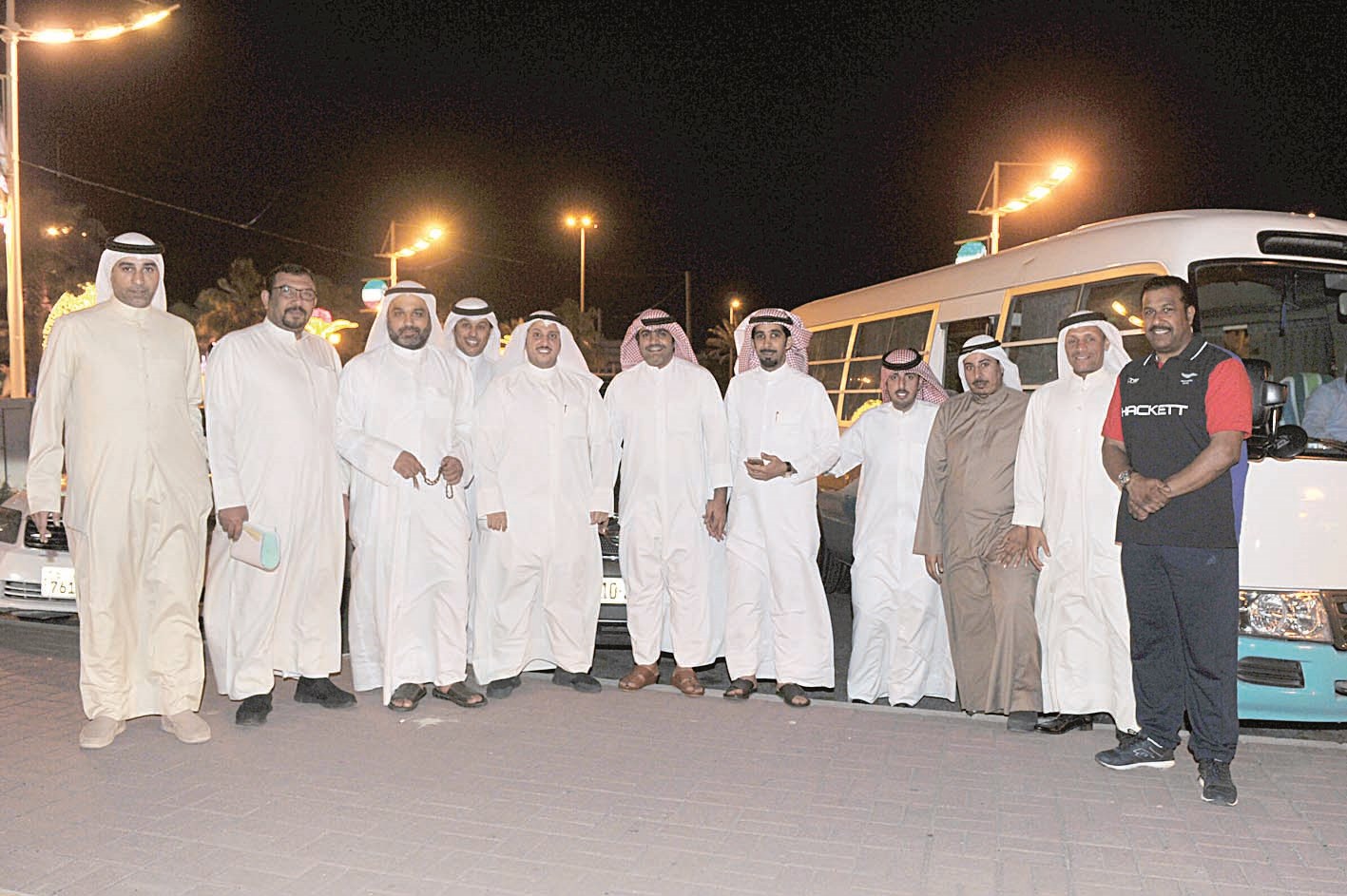 u0641u0631u064au0642 u0627u0644u0644u062cu0646u0629 u0627u0644u0645u0634u062au0631u0643u0629 u0641u064a u0644u0642u0637u0629 u062cu0645u0627u0639u064au0629 b(u062au0635u0648u064au0631 u0646u0648u0631 u0647u0646u062fu0627u0648u064a)