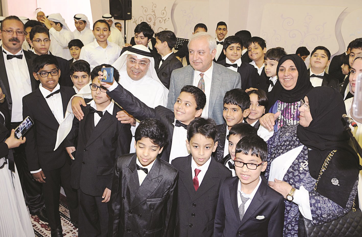 u0627u0644u062au0644u0627u0645u064au0630 u062du0631u0635u0648u0627 u0639u0644u0649 u0627u0644u062au0642u0627u0637 u0627u0644u0635u0648u0631 u0645u0639 u0627u0644u0639u064au0633u0649 u0648u0627u0644u0645u0642u0635u064au062f (u062au0635u0648u064au0631 u0643u0631u0645 u0630u064au0627u0628)