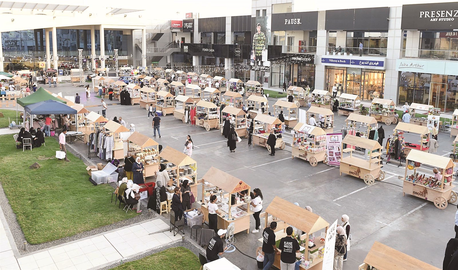 u062cu0627u0646u0628 u0645u0646 u0627u0644u0645u0639u0631u0636   (u062au0635u0648u064au0631 u062cu0627u0633u0645 u0628u0627u0631u0648u0646)