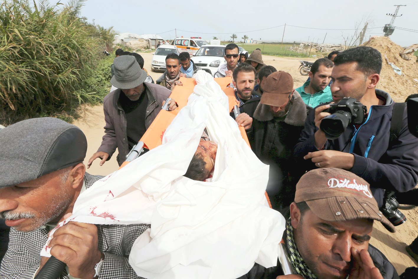 u0645u0634u064au0639u0648u0646 u064au062du0645u0644u0648u0646 u062cu062bu0645u0627u0646 u0627u0644u0637u0641u0644 u064au0627u0633u064au0646 u0623u0628u0648 u062eu0648u0635u0629 u0634u0645u0627u0644 u0642u0637u0627u0639 u063au0632u0629 (u0631u0648u064au062au0631u0632)