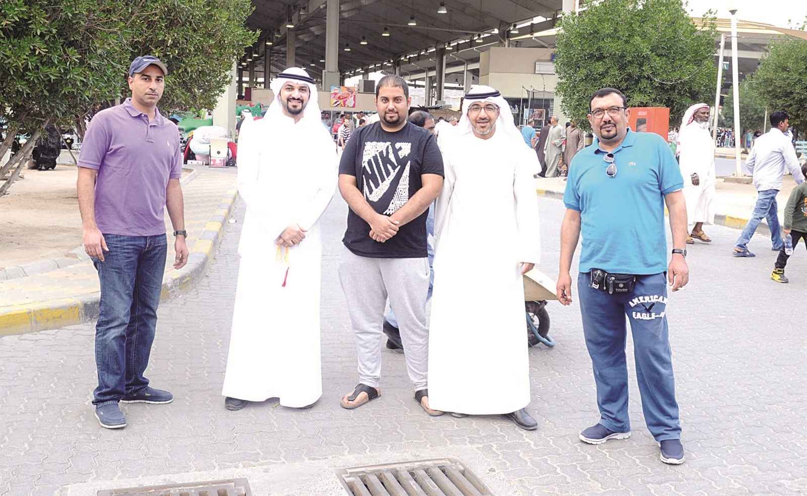 فريق اللجنة المشتركة في سوق الجمعة