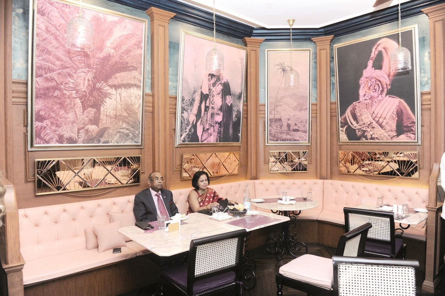 السفير الهندي سونيل جين وحرمه