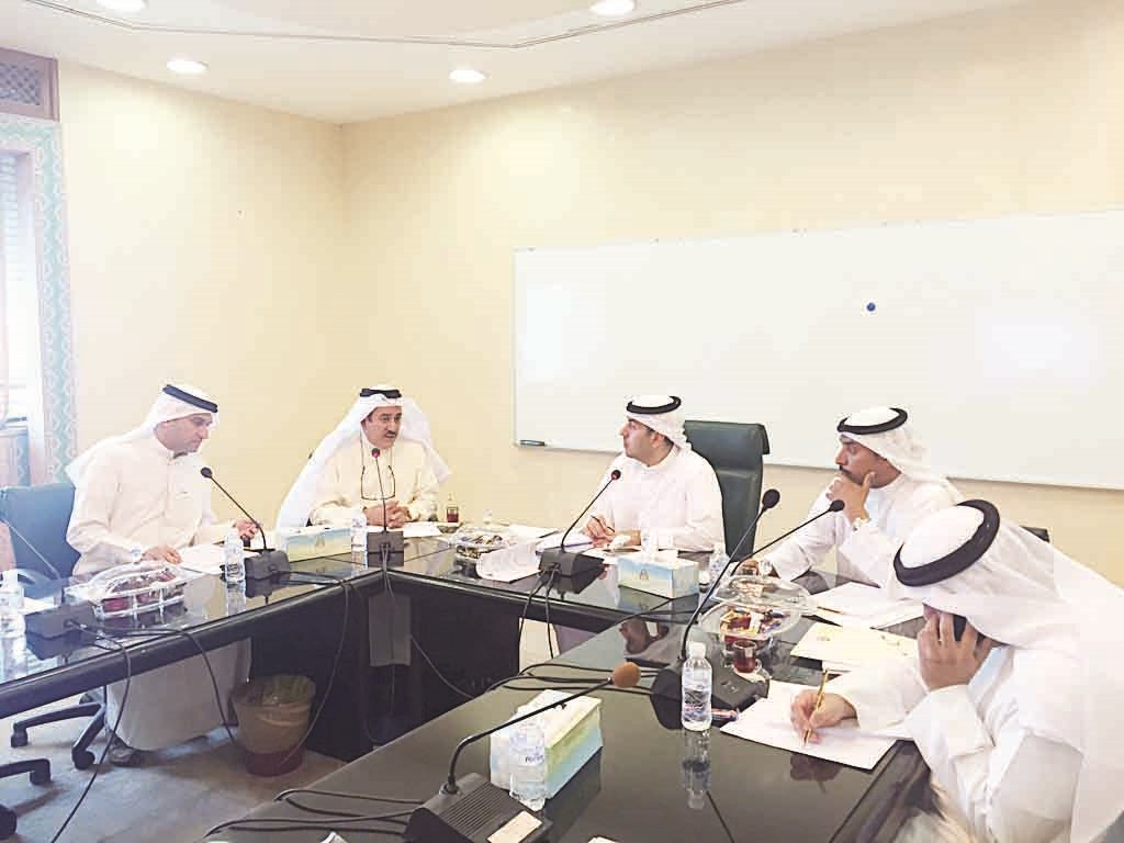 u0627u0644u0645u0648u0633u0649 u0645u0639 u0623u0639u0636u0627u0621 u0627u0644u0644u062cu0646u0629 u062eu0644u0627u0644 u0627u062cu062au0645u0627u0639u0647u0645 u0623u0645u0633