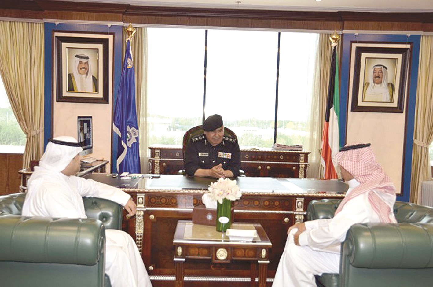 سليمان الفهد مستقبلاً الضيف السعودي