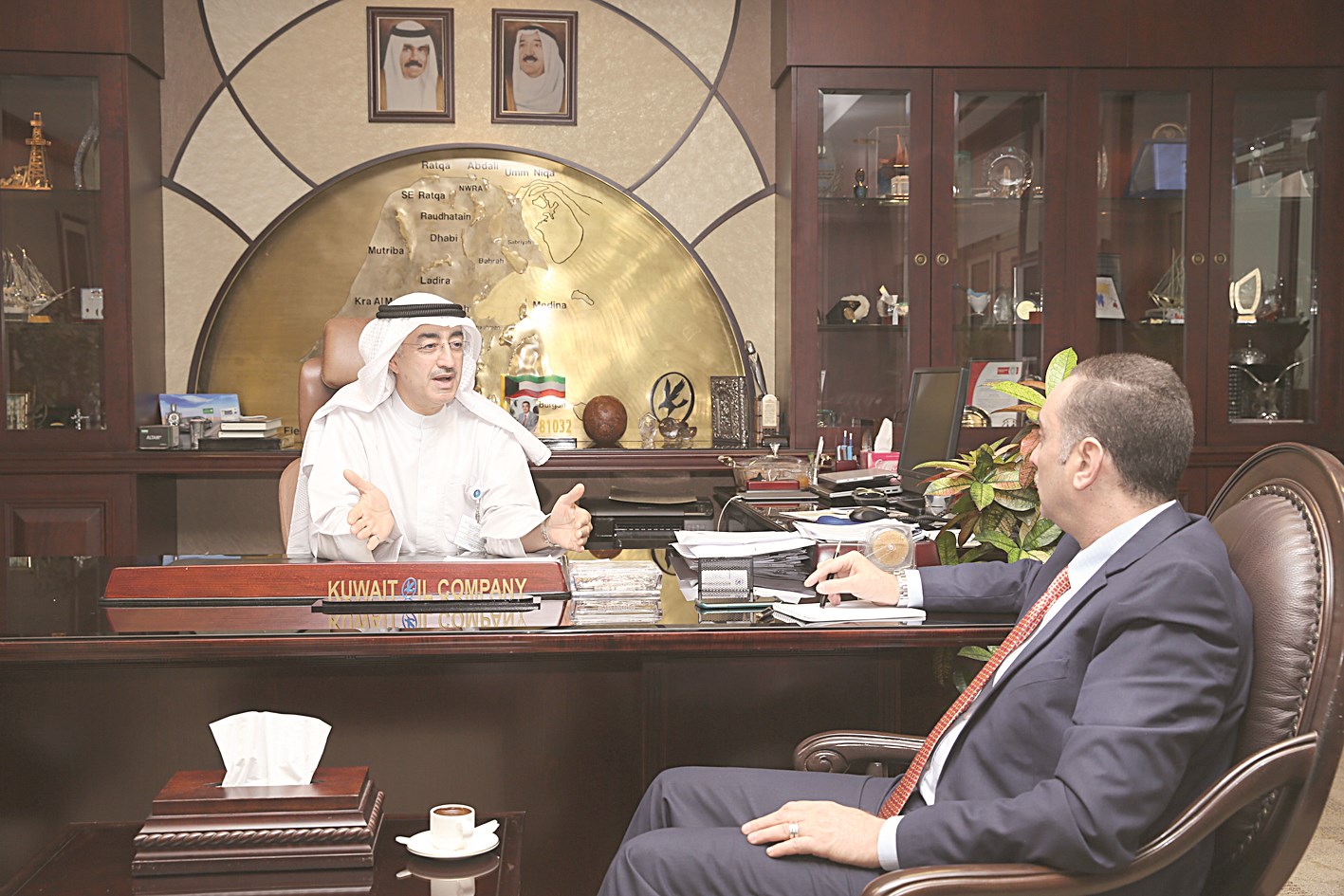 جمال جعفر متحدثاً للزميل إيهاب حشيش