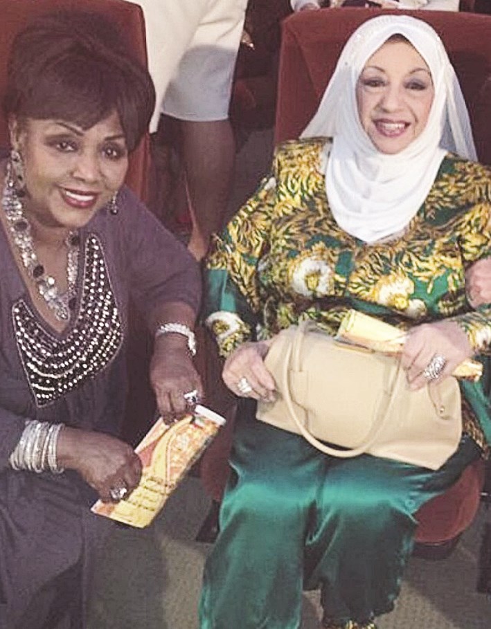 ... ومع الإعلامية الكويتية منى طالب