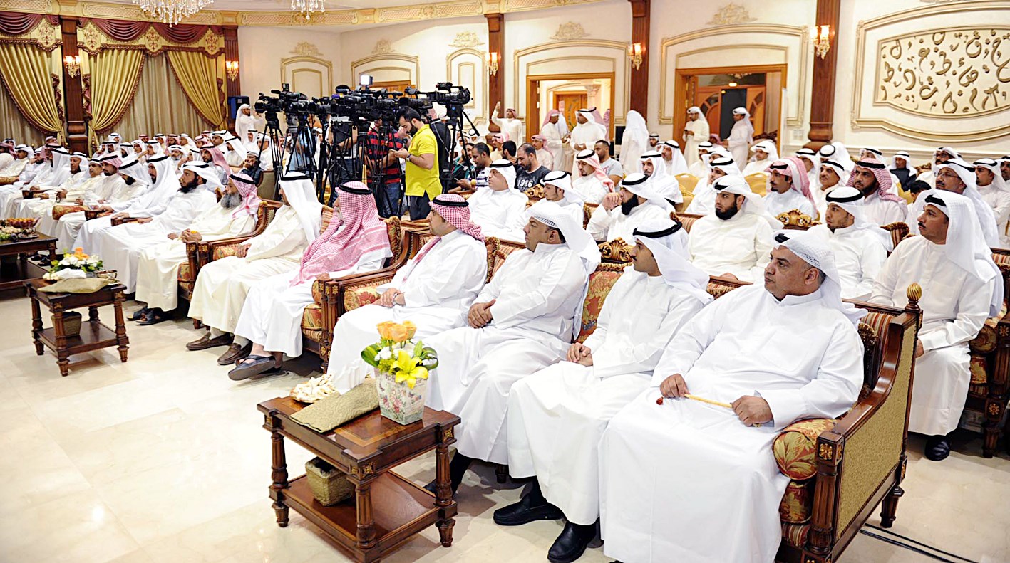 حضور جماهيري في ندوة «منع الاختلاط»