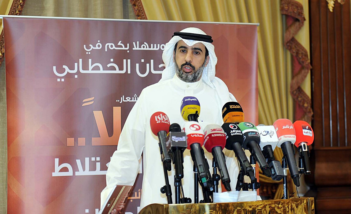 u0627u0644u0646u0627u0626u0628 u0639u0644u064a u0627u0644u062eu0645u064au0633 u0645u062au062du062fu062bu0627 u0641u064a u0627u0644u0646u062fu0648u0629     (u062au0635u0648u064au0631 u0637u0627u0631u0642 u0639u0632u0627u0644u062fu064au0646)