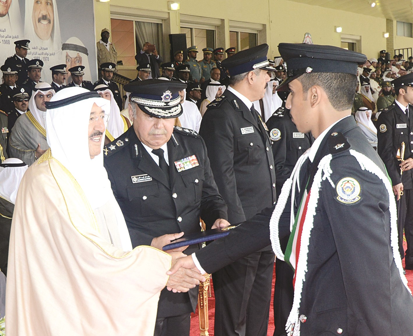 ... ويكرم أحد الخريجين المتفوقين