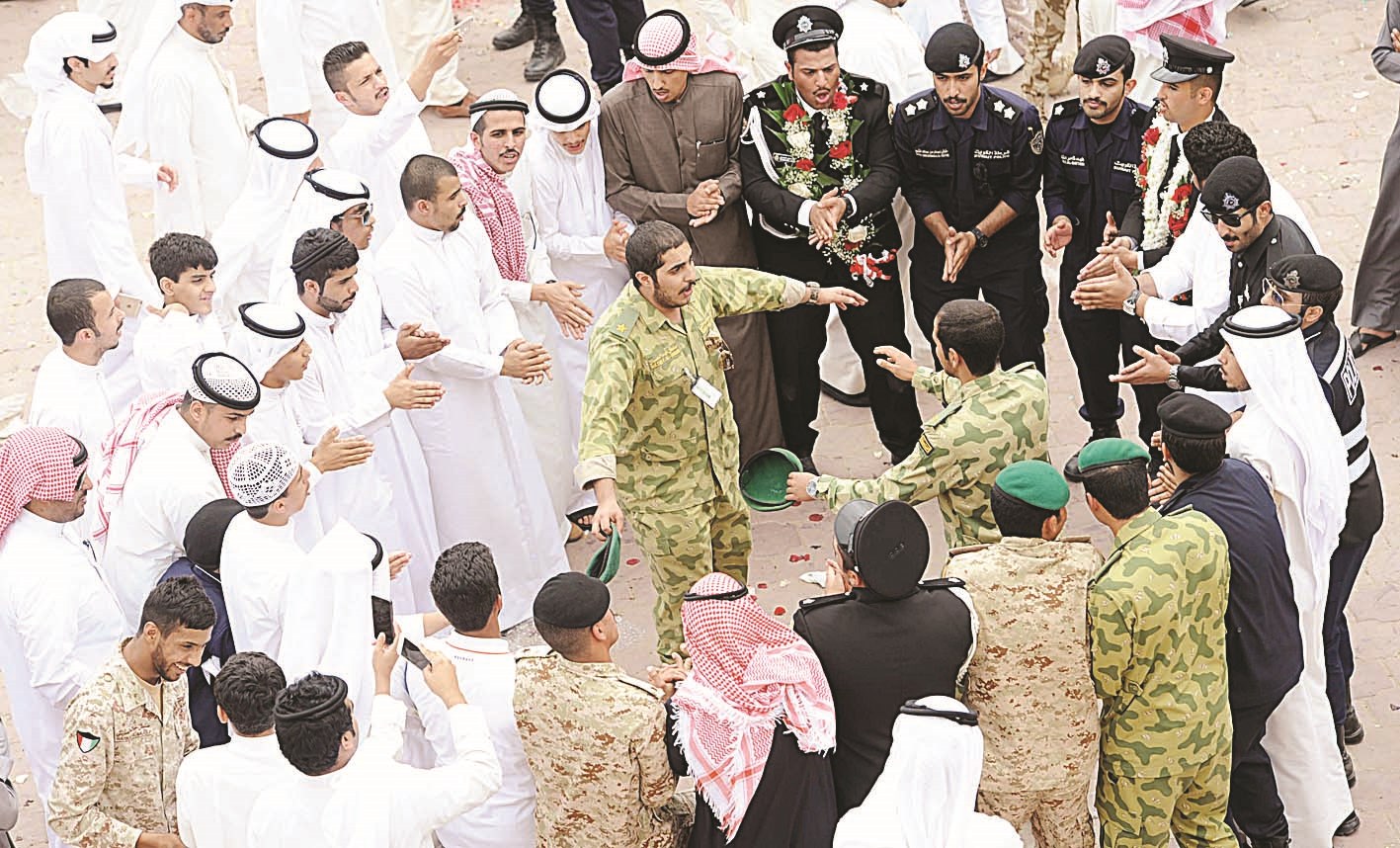 دحّة احتفالاً بالخريجين