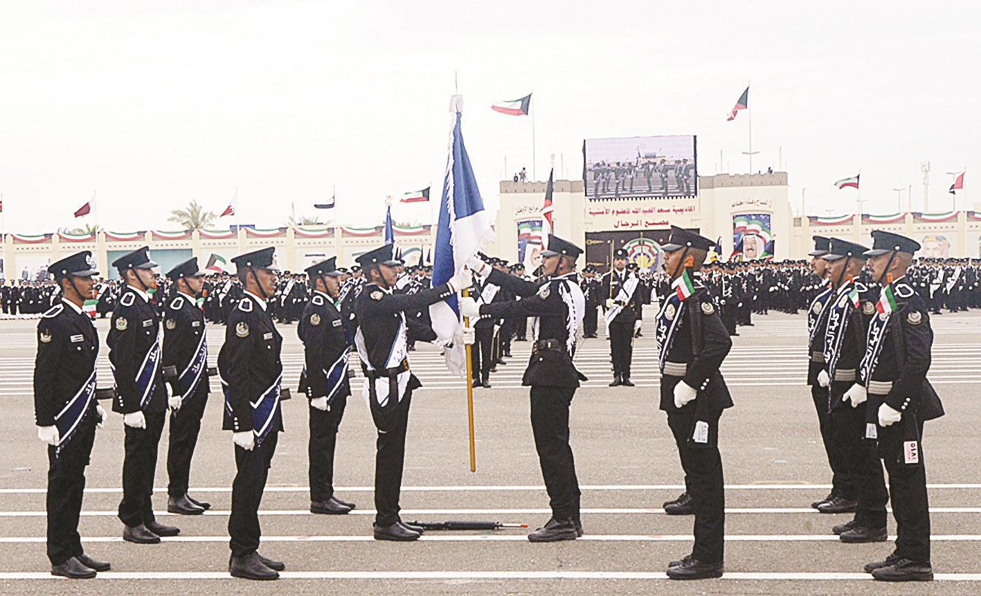 مراسم تسليم العلم