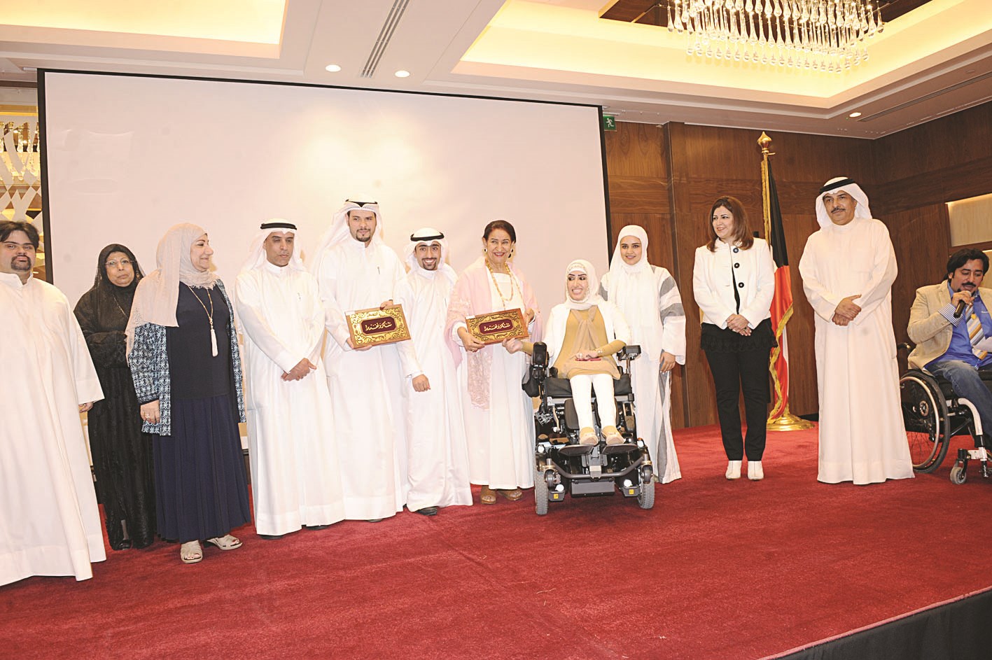 u0634u064au062eu0629 u0627u0644u0639u0628u062f u0627u0644u0644u0647 u0645u0639 u0628u0639u0636 u0627u0644u0645u0643u0631u0645u064au0646 (u062au0635u0648u064au0631 u062cu0644u0627u0644 u0645u0639u0648u0636)