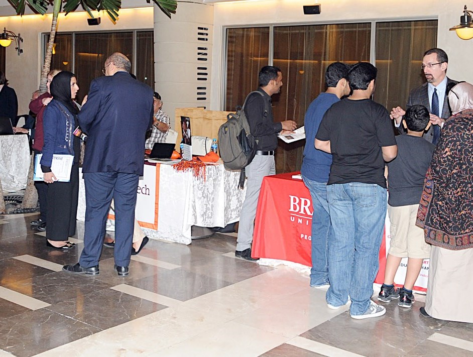 جانب من معرض المجموعة التعليمية الأميركية