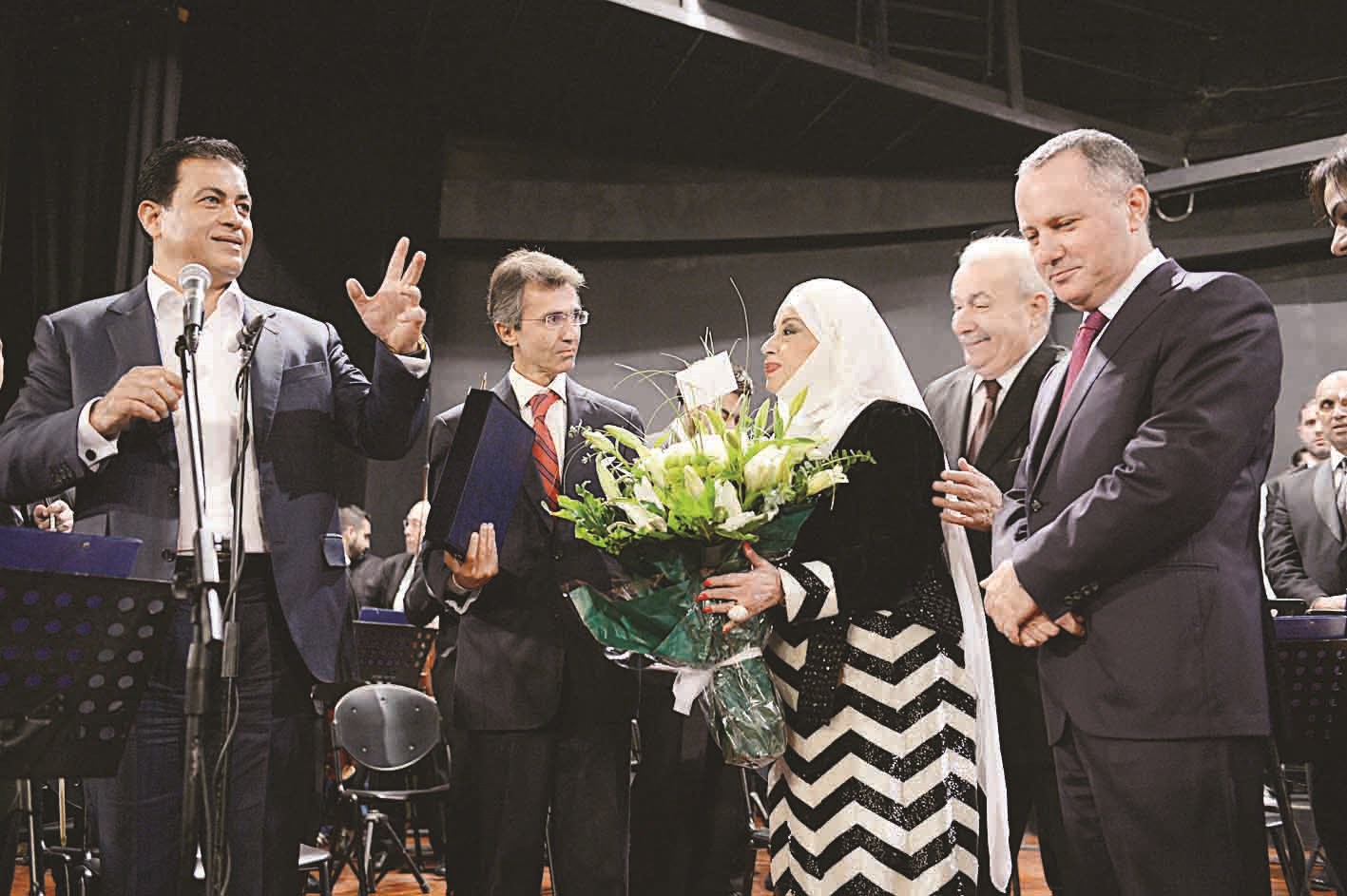 ... في حفل تكريمها من المعهد العالي الوطني للموسيقى بحضور وزير الثقافة روني عريجي