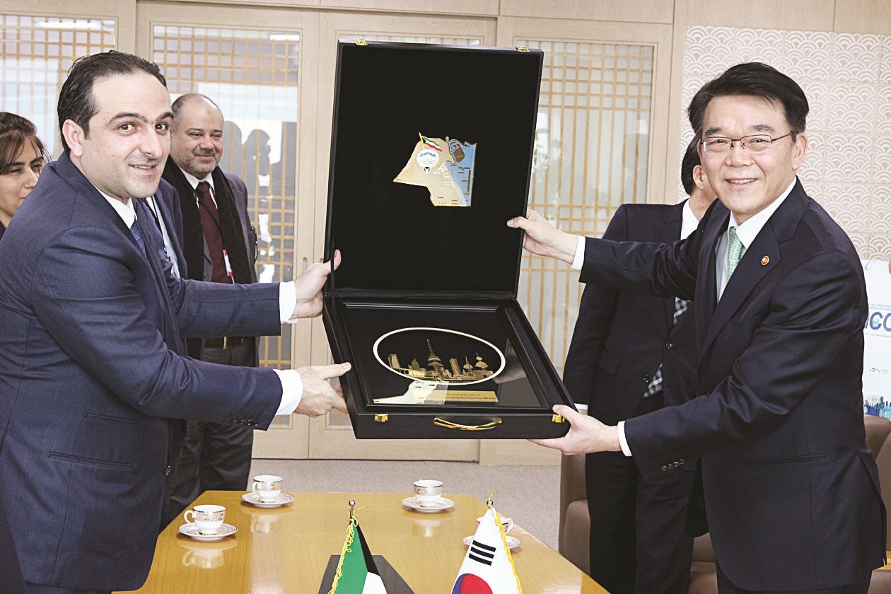 u0627u0628u0644 u064au0642u062fu0645 u062fu0631u0639u0627 u0644u0648u0632u064au0631 u0627u0644u0623u0631u0627u0636u064a u0648u0627u0644u0628u0646u064au0629 u0627u0644u062au062du062au064au0629 u0648u0627u0644u0645u0648u0627u0635u0644u0627u062a u0627u0644u0643u0648u0631u064a