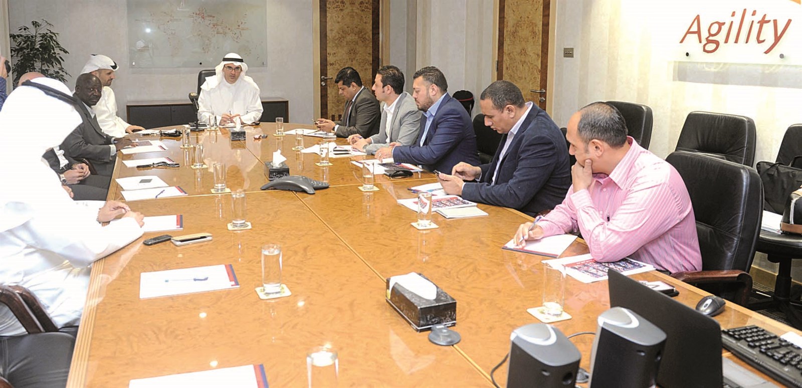 u062cu0627u0646u0628 u0645u0646 u0627u0644u0645u0624u062au0645u0631 u0627u0644u0635u062du0627u0641u064a (u062au0635u0648u064au0631: u0632u0643u0631u064au0627 u0639u0637u064au0629)