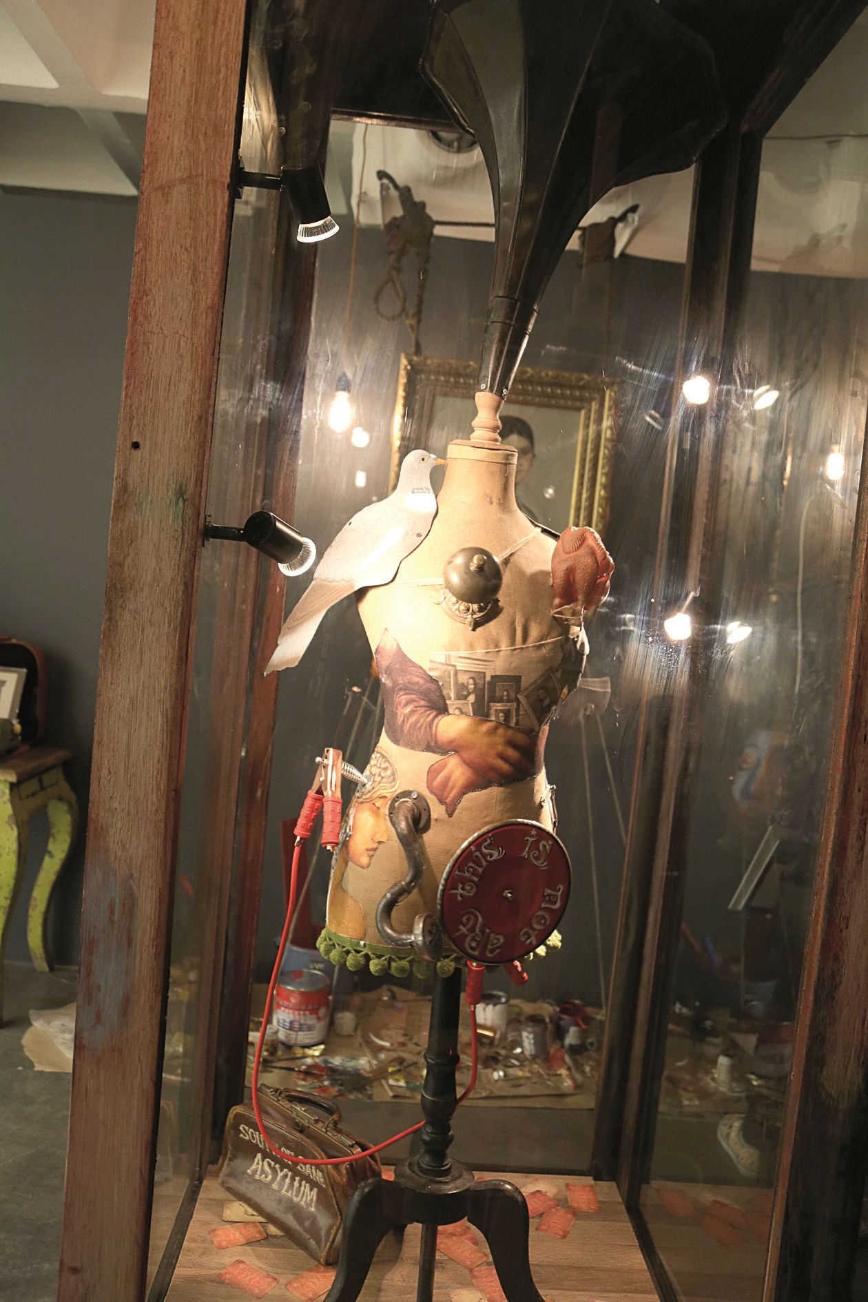 «مانيكان مشروع ضد الفن»