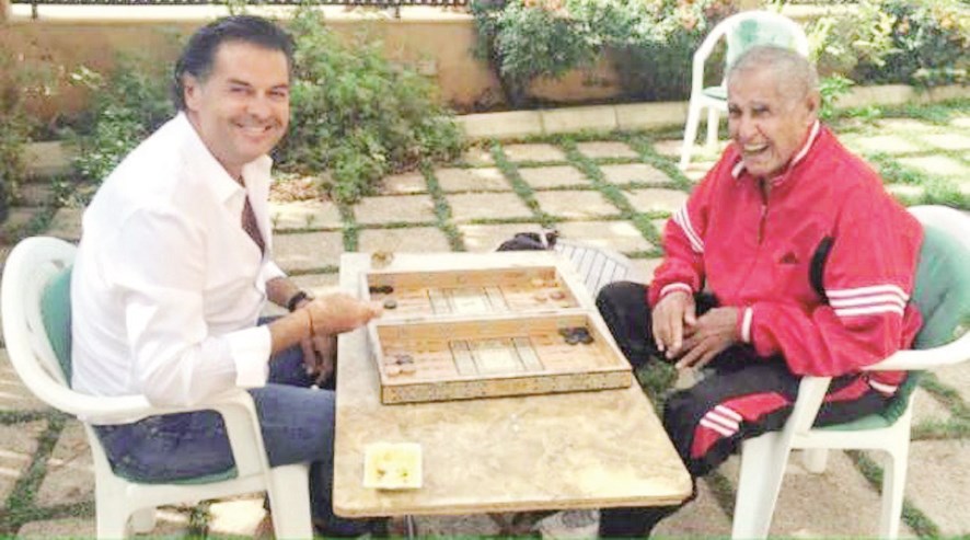 u0631u0627u063au0628 u0639u0644u0627u0645u0629 u0645u0639 u0648u0627u0644u062fu0647