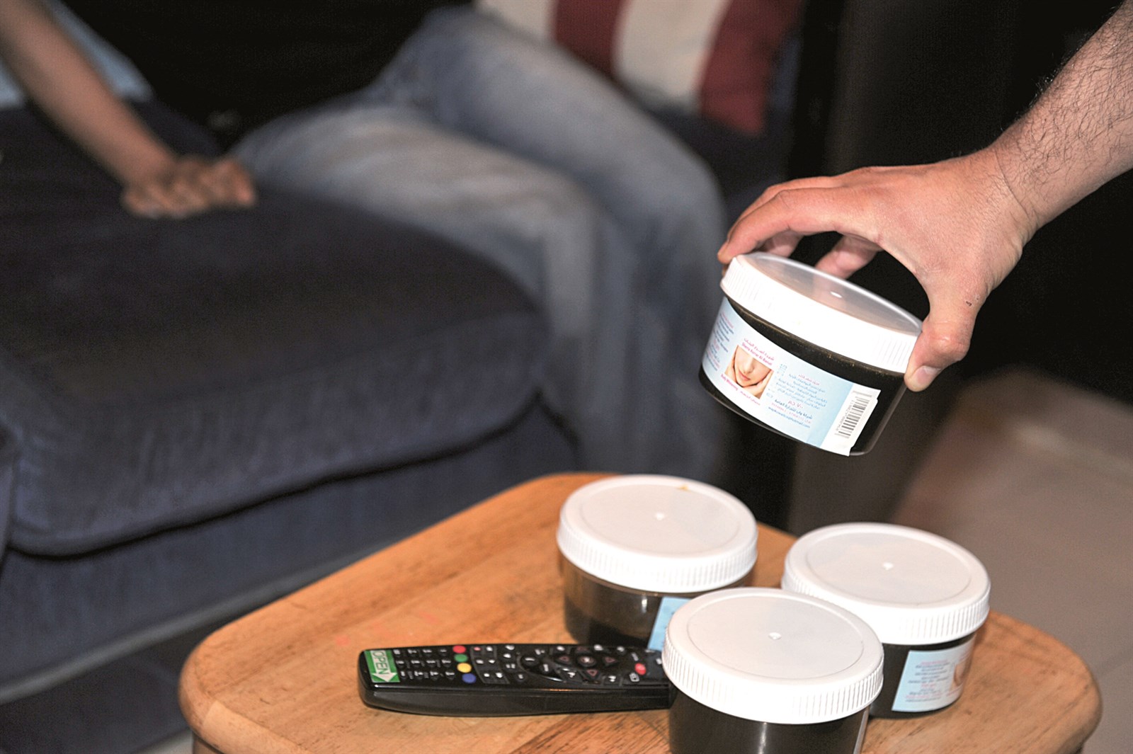 شيرة نسائية في معاهد الرجال