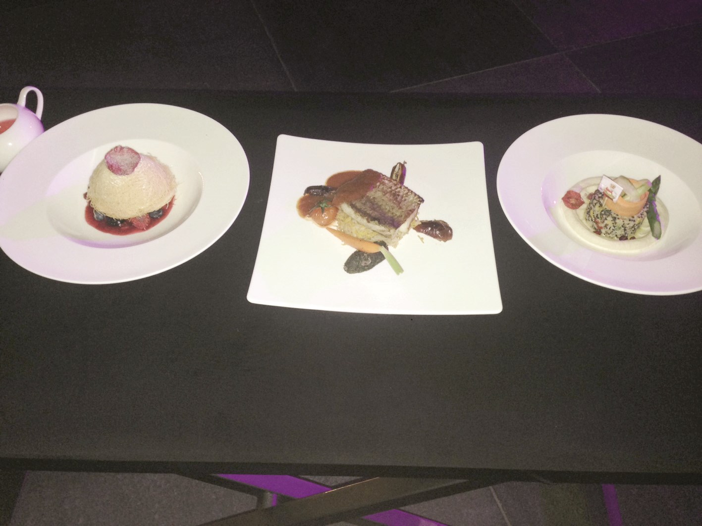 أطباق منال العالم الثلاثة على طاولة «أرماني»