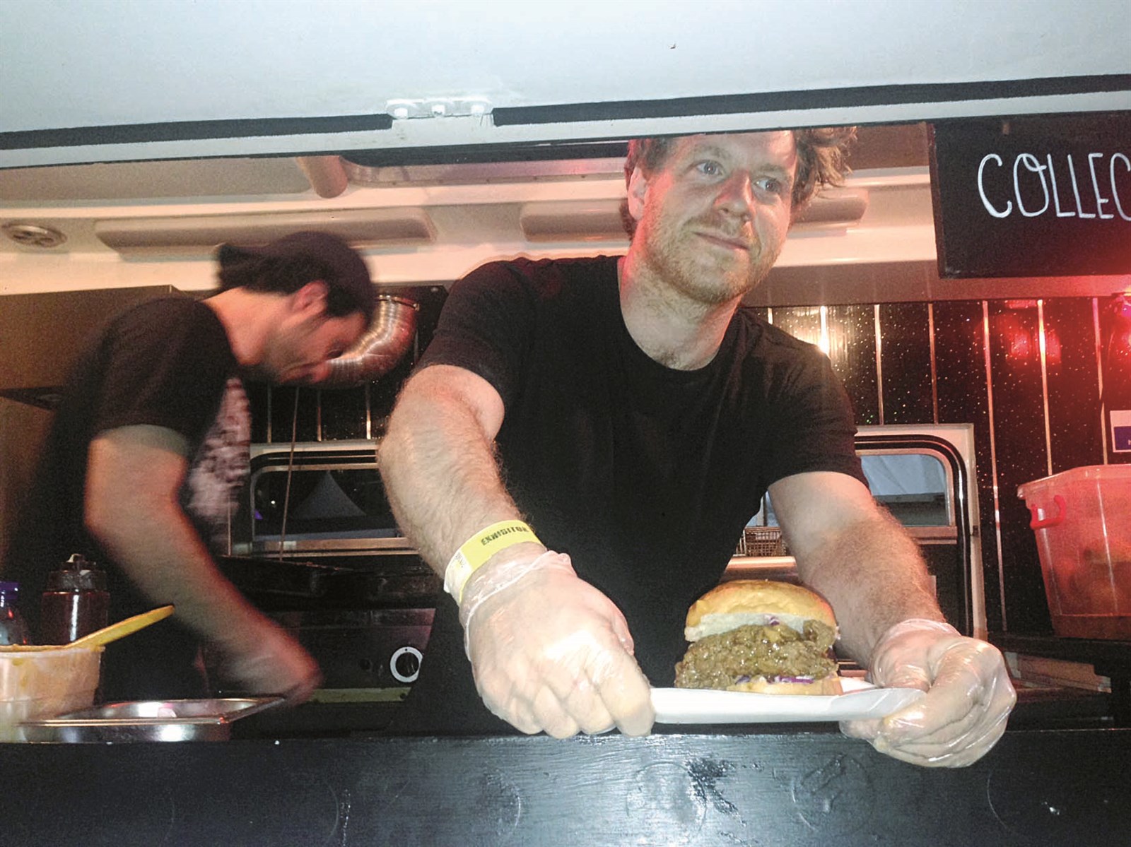 أكشاك الطعام تقدم معروضاتها في برج بارك