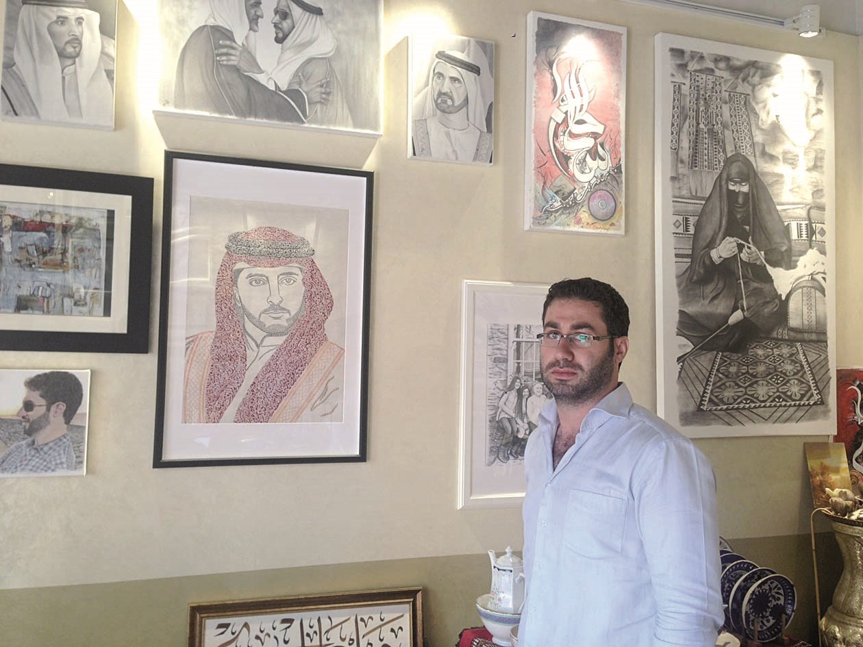 أيمن بارز بين لوحاته