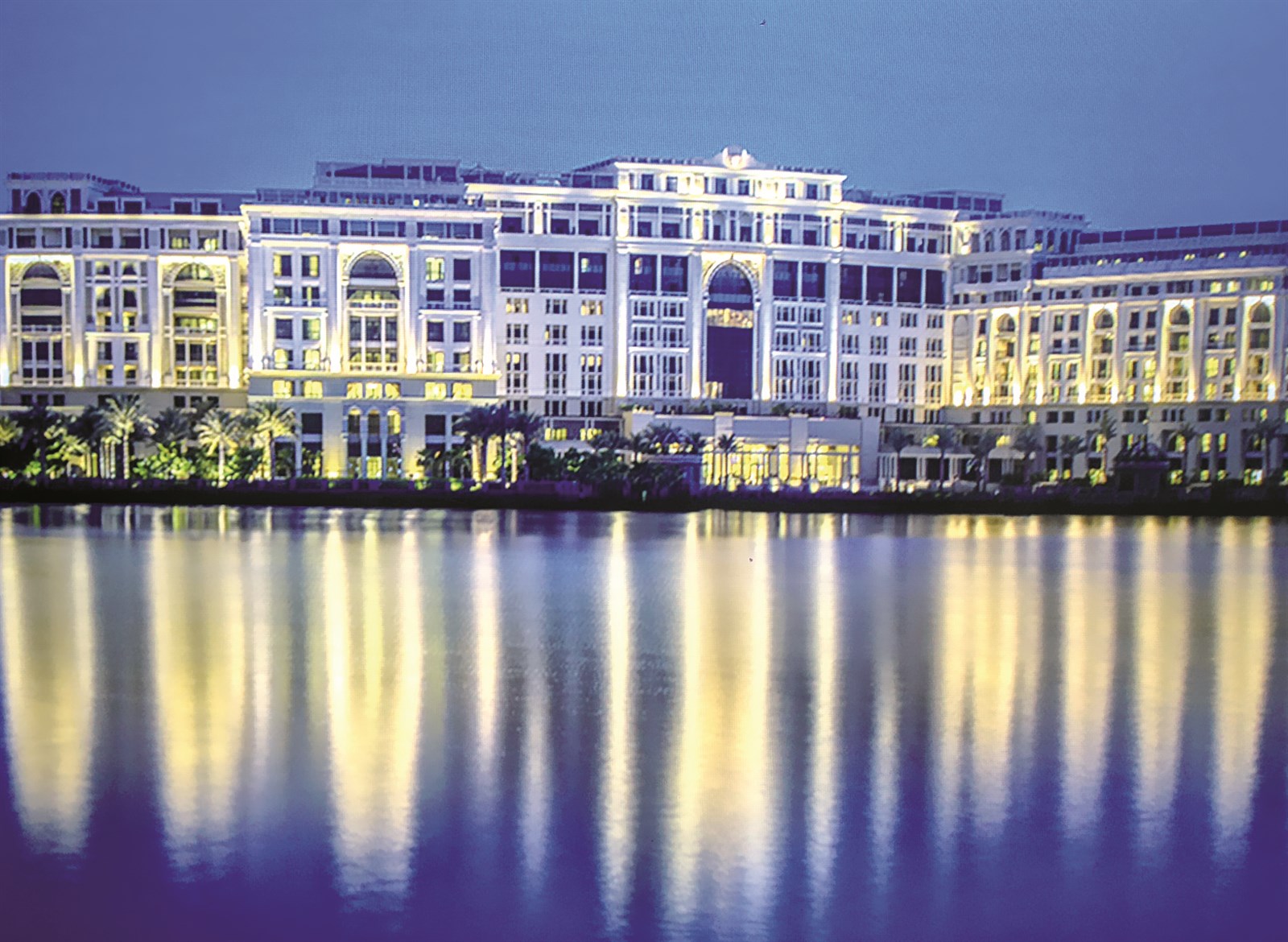 فندق بالاتزو فيرساتشي... إطلالة على خور دبي