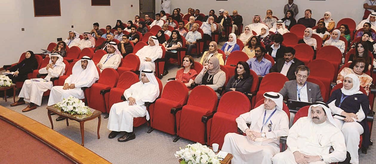 u062cu0627u0646u0628 u0645u0646 u0627u0644u062du0636u0648u0631 (u062au0635u0648u064au0631 u0627u0633u0639u062f u0639u0628u062fu0627u0644u0644u0647)