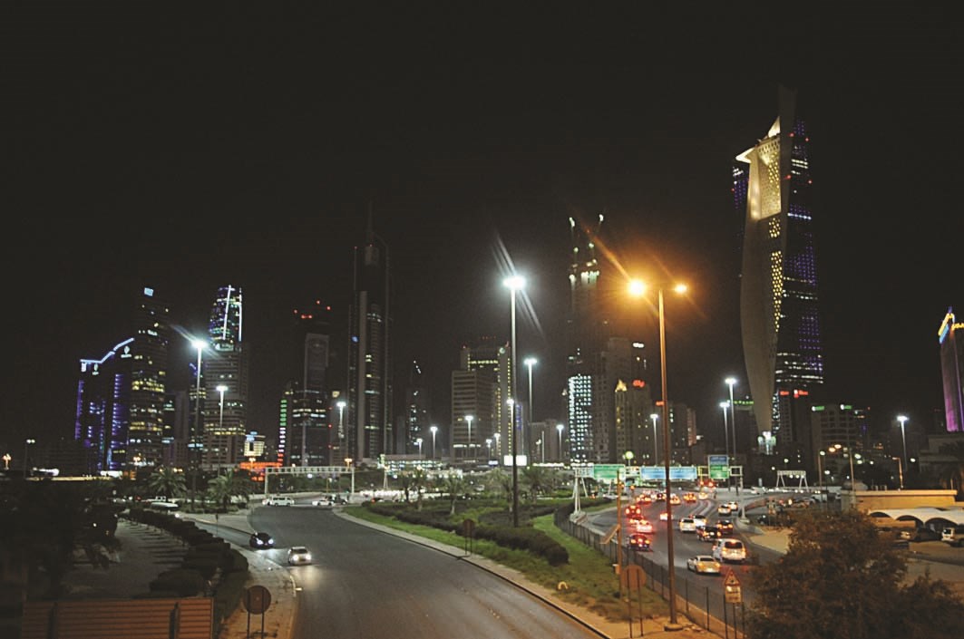 بعض أعمدة الإنارة مضاءة خلال الاحتفال بساعة الأرض  (تصوير كرم ذياب)