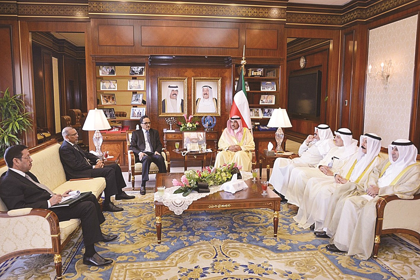 صباح الخالد خلال المباحثات مع الوزير الموريتاني