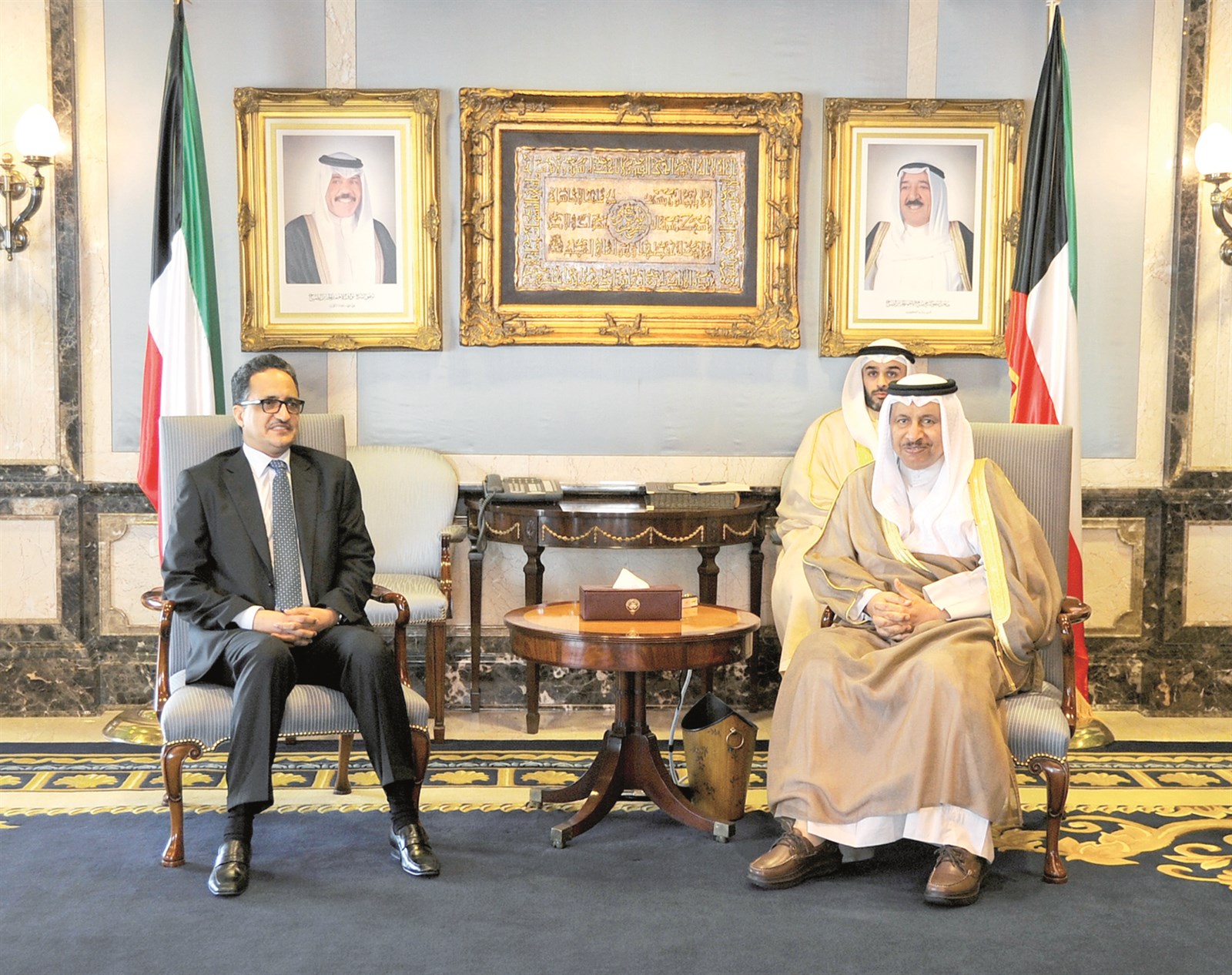 جابر المبارك مستقبلاً الوزير الموريتاني