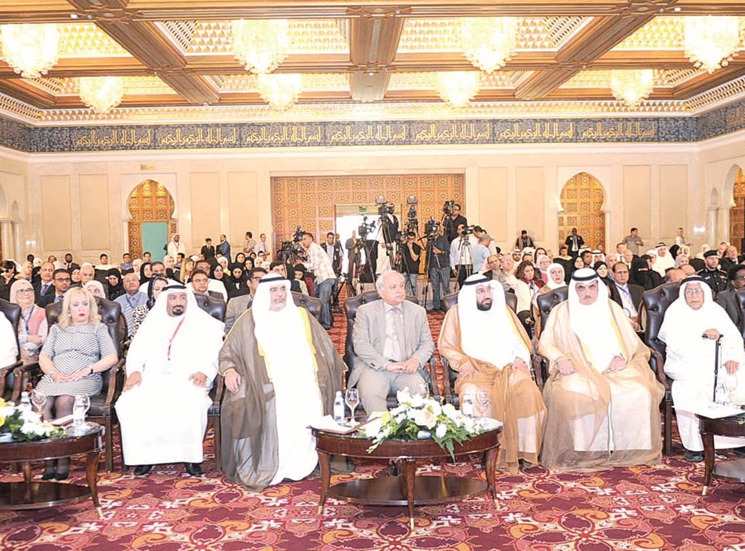 u0648u0632u064au0631 u0627u0644u062au0631u0628u064au0629 u064au062au0648u0633u0637 u0627u0644u062du0636u0648u0631 u0641u064a u0627u0641u062au062au0627u062d u0627u0644u0645u0624u062au0645u0631