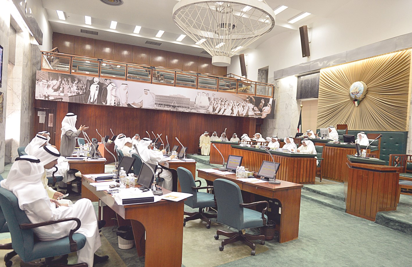 مناقشات حامية