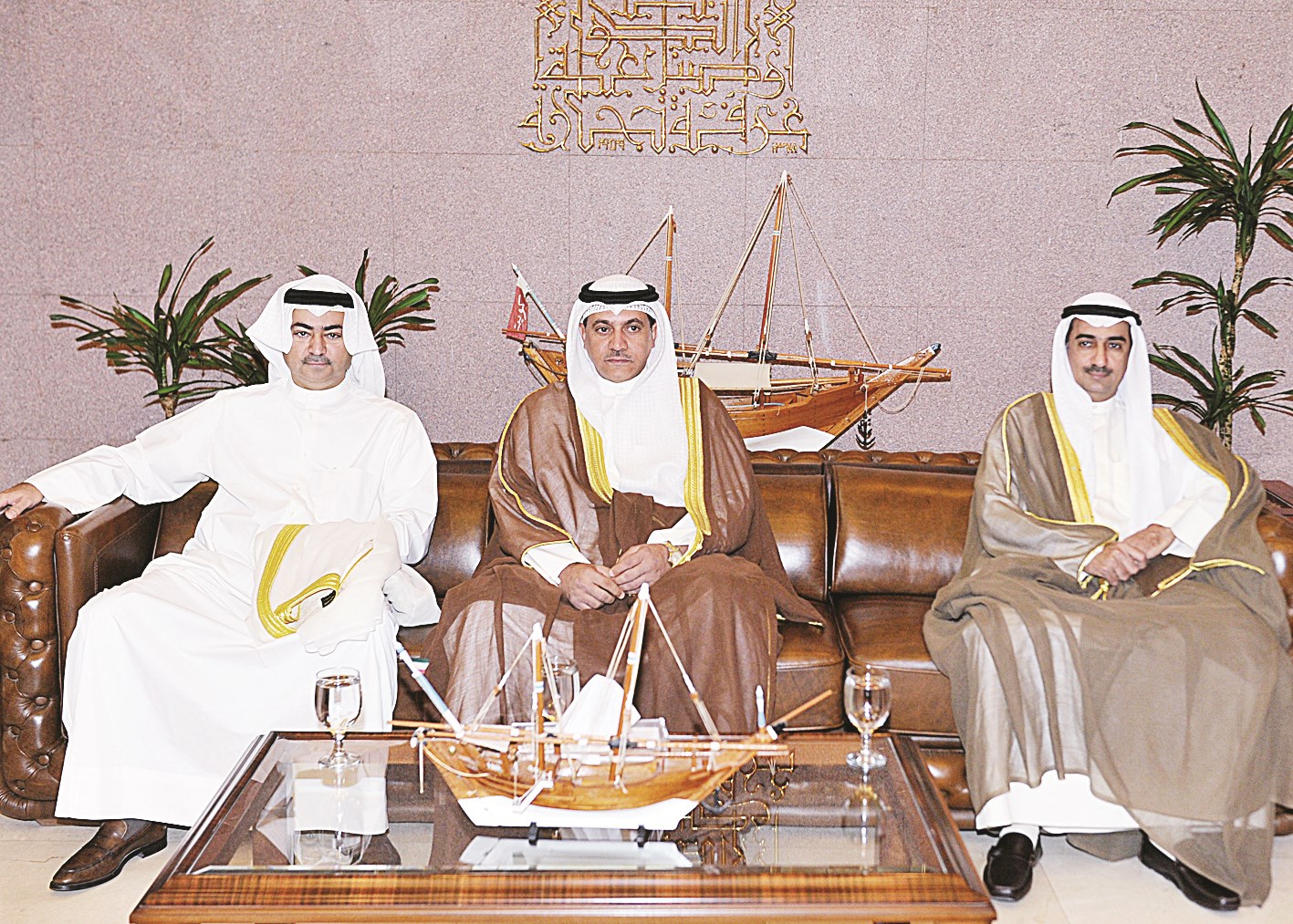 u0627u0644u0639u0644u064a u0648u0627u0644u0649 u062cu0627u0646u0628u0647 u0627u0644u0623u0630u064au0646u0629 u0648u0627u0644u0644u0627u0641u064a u0642u0628u064au0644 u0627u0644u0646u062fu0648u0629 u0641u064a u063au0631u0641u0629 u0627u0644u062au062cu0627u0631u0629 (u062au0635u0648u064au0631 u0633u0639u062f u0647u0646u062fu0627u0648u064a)