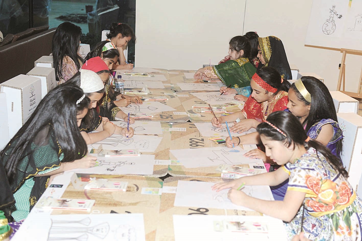 u0641u062au064au0627u062a u064au0634u0627u0631u0643u0646 u0641u064a u0648u0631u0634u0629 u0627u0644u0631u0633u0645 b(u062au0635u0648u064au0631 u0632u0643u0631u064au0627 u0639u0637u064au0629)