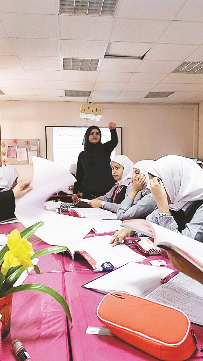 دلال العلي خلال درس اللغة العربية