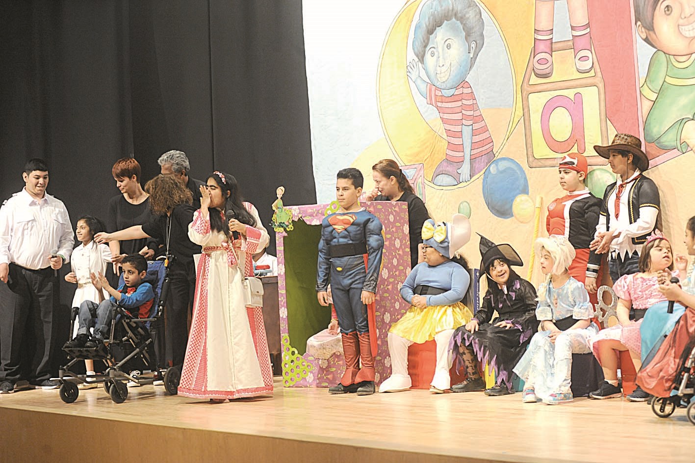 الأطفال أبدعوا على الخشبة