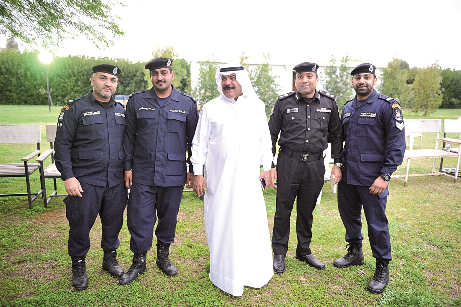 ضباط إدارة الأثر أثناء المزاد مع عبدالفتاح العلي