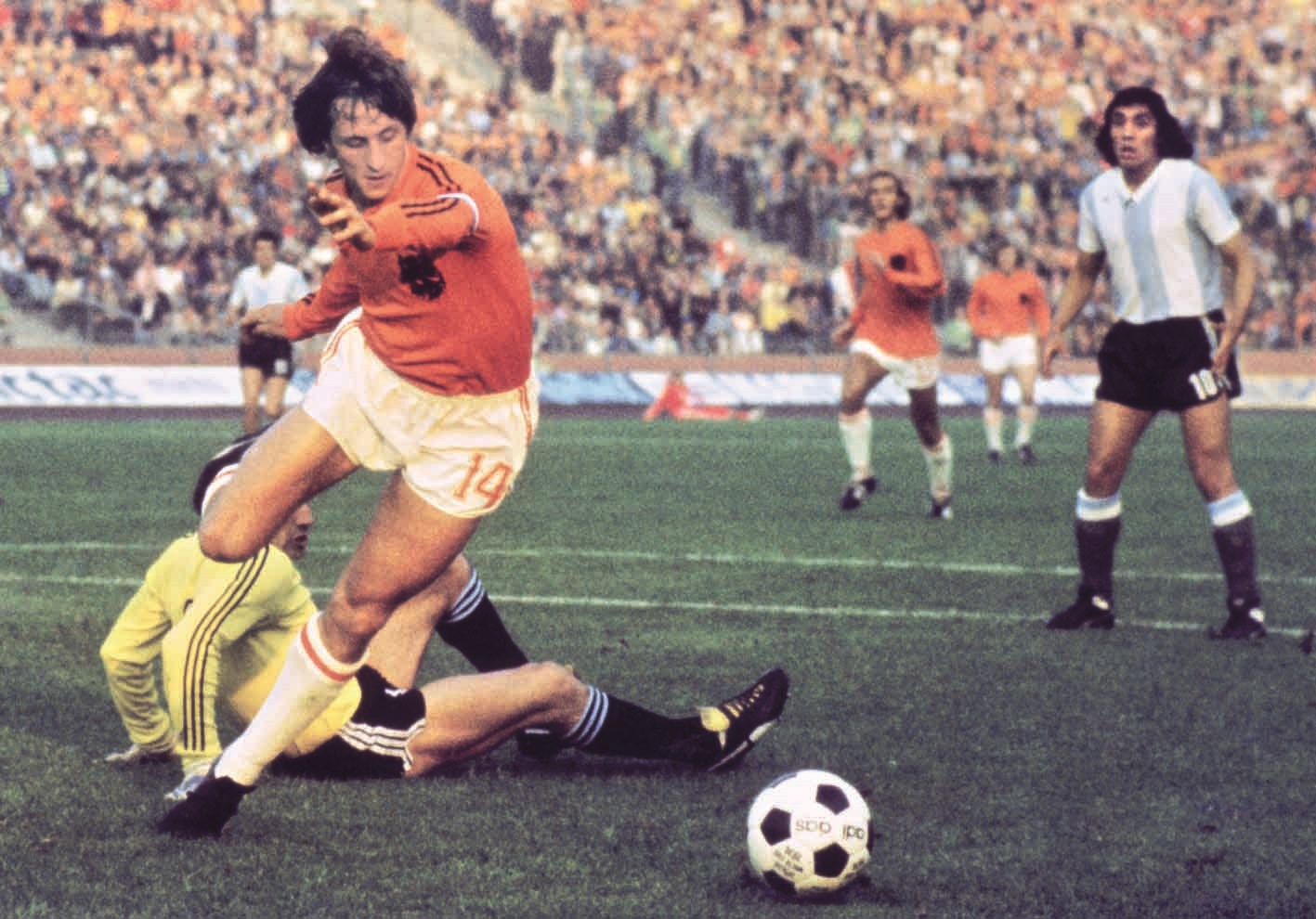 u0643u0631u0648u064au0641 u062eu0644u0627u0644 u0645u0628u0627u0631u0627u0629 u0647u0648u0644u0646u062fu0627 u0645u0639 u0627u0644u0623u0631u062cu0646u062au064au0646 u0641u064a u0643u0623u0633 u0627u0644u0639u0627u0644u0645 1974 b(u0623 u0641 u0628)