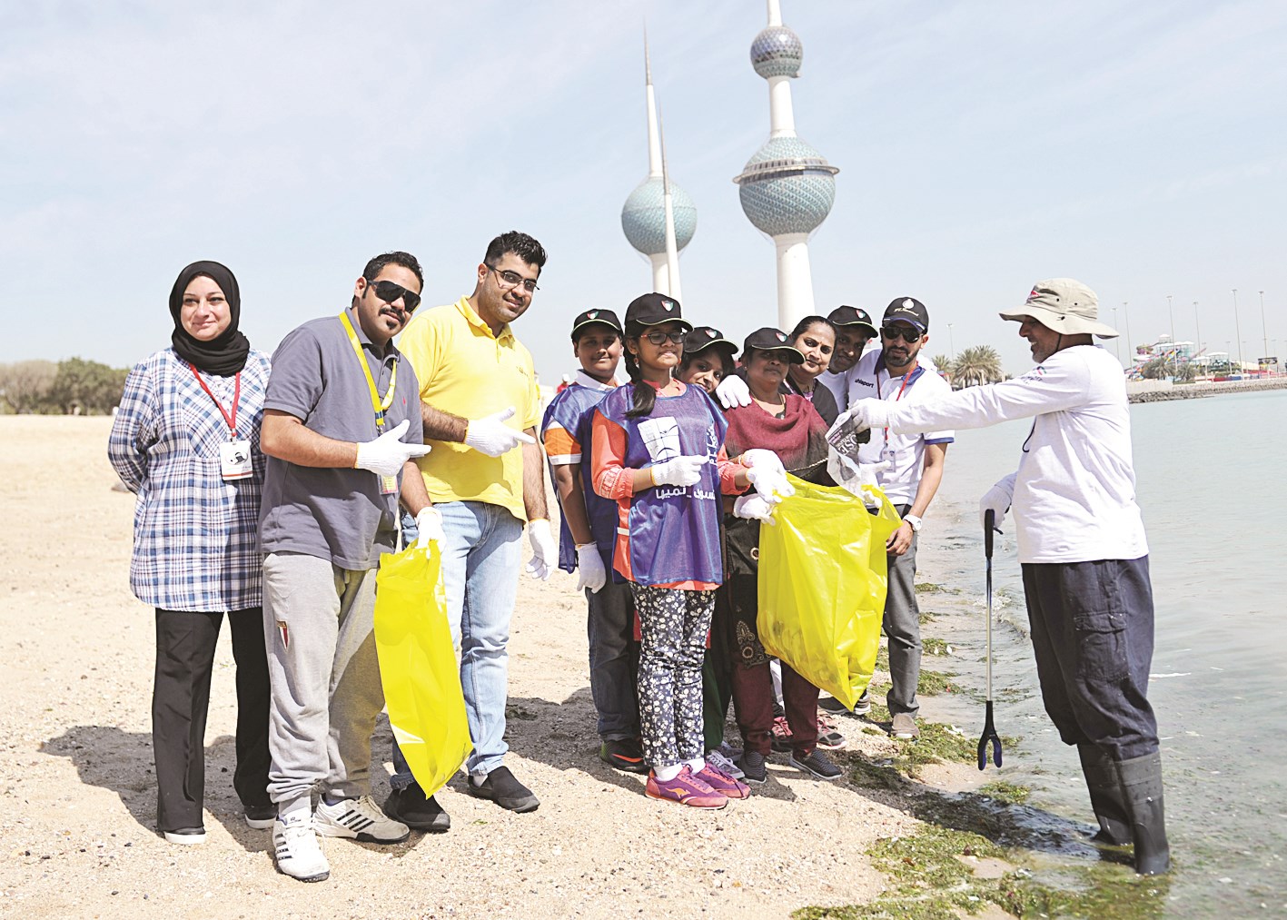 عدد من المشاركين في الحملة