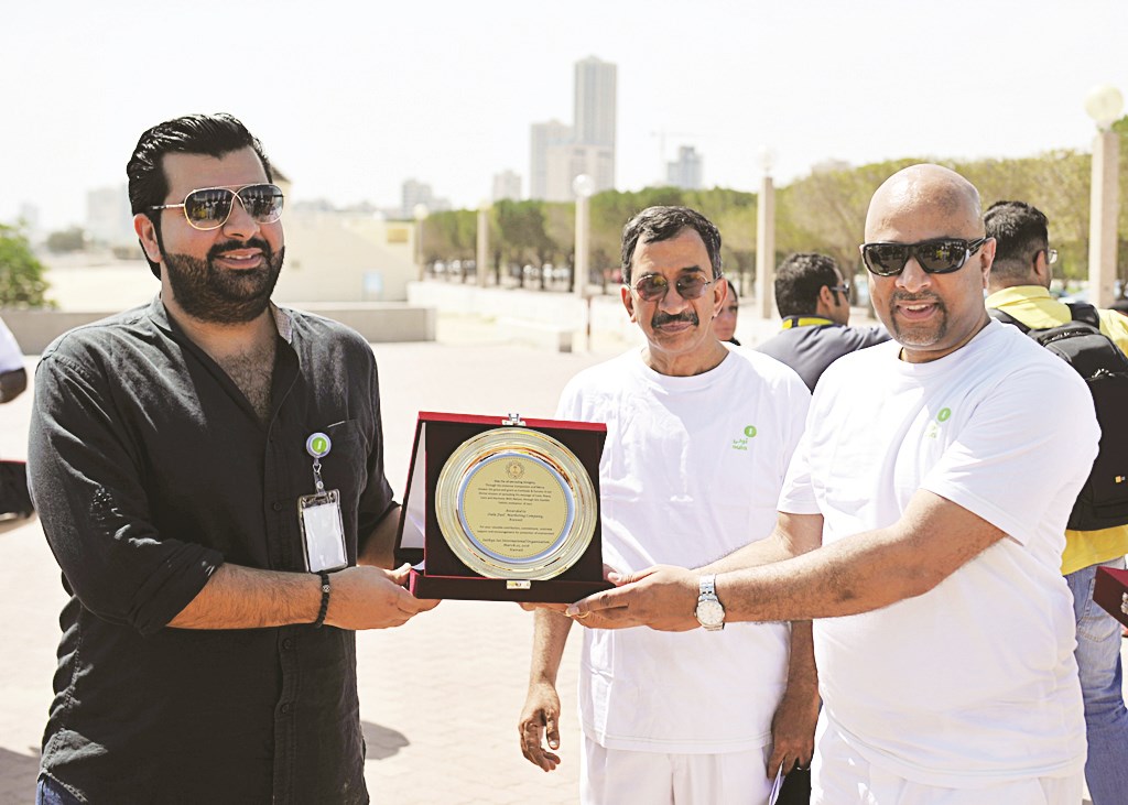 عبدالعزيز الرئيس يكرم ممثلي الجالية الهندية