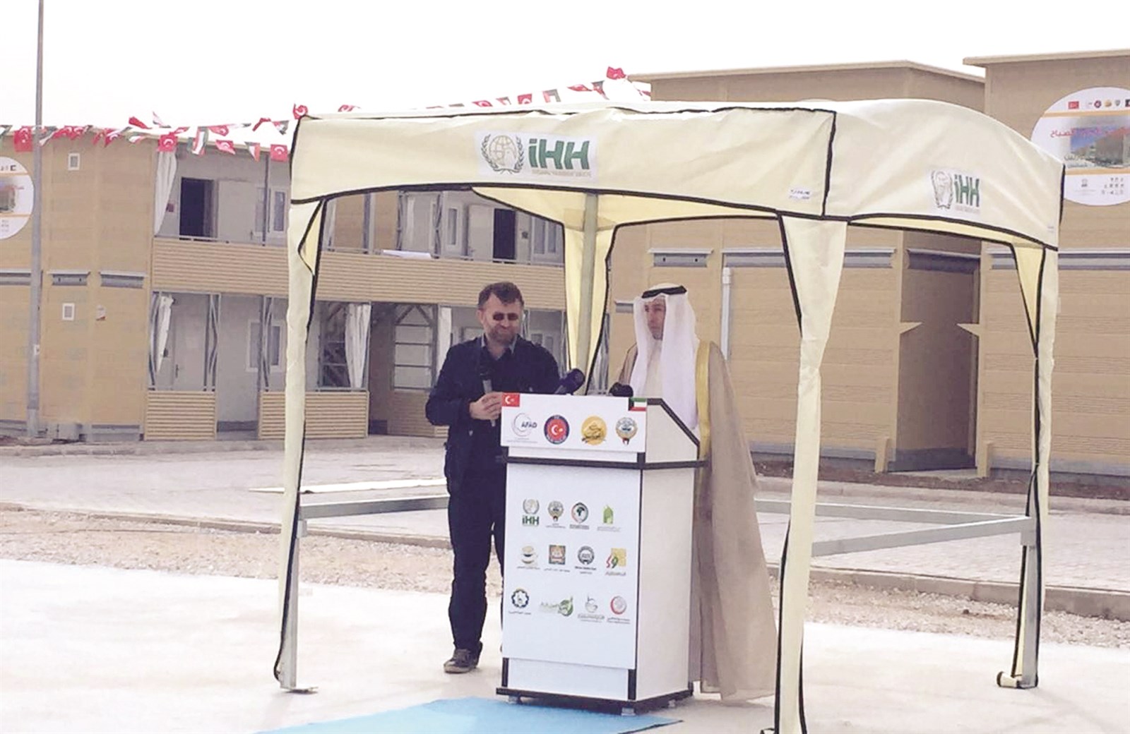 سالم حمادة يلقي كلمته في افتتاح القرية