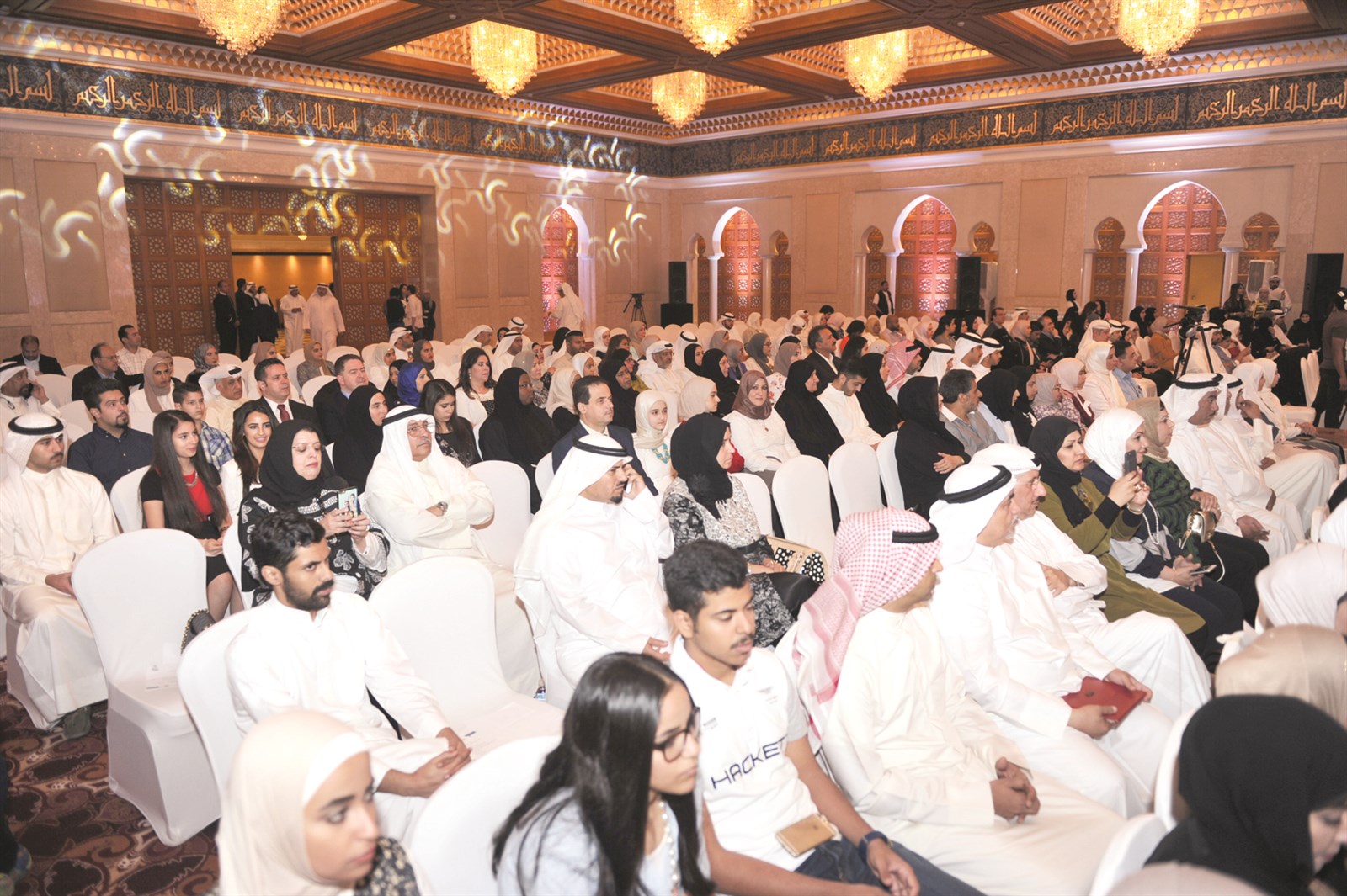 ذوو الخريجين في حفل التكريم