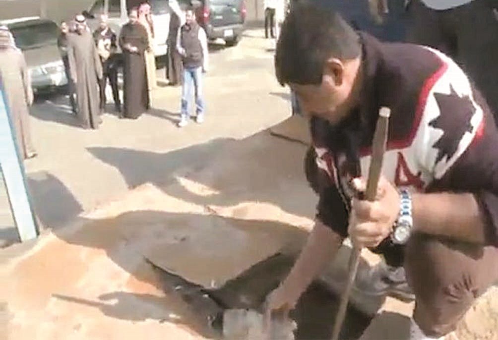 ... ويساند المكافحة في عملية فتح