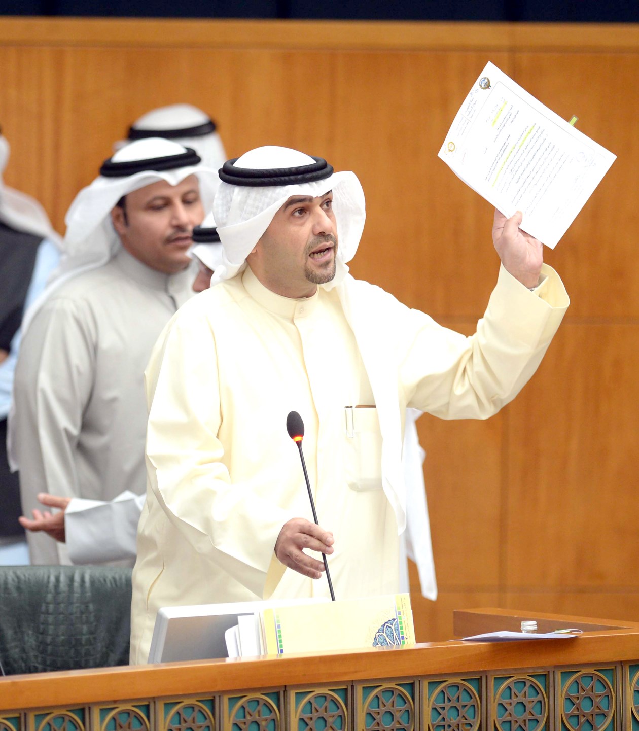 الصالح يؤكد كلامه بالوثائق