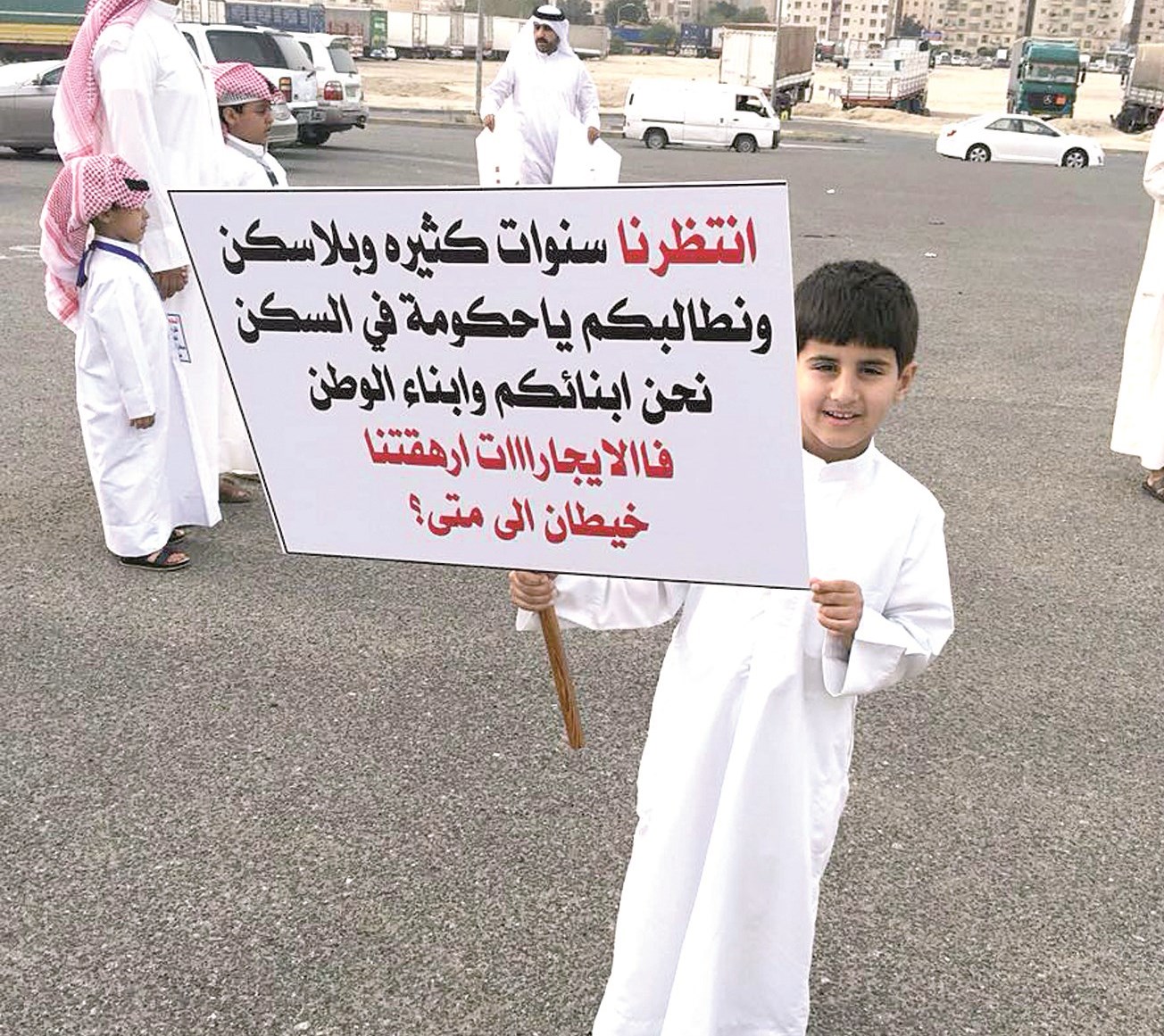 ابن أحد المعتصمين يرفع مطالبته