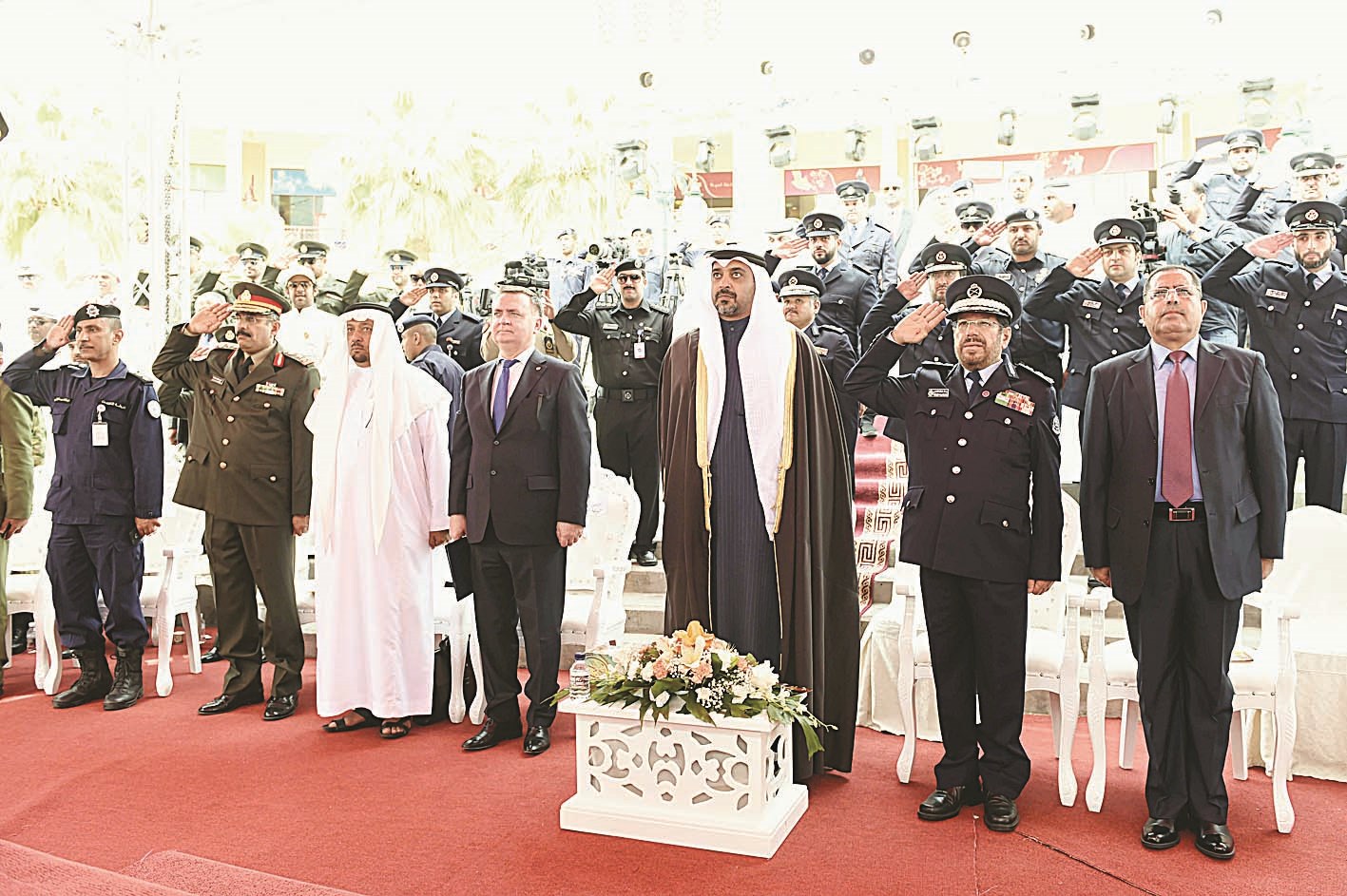 العبدالله متوسطاً قياديي «الإطفاء» لدى بدء الاحتفالية