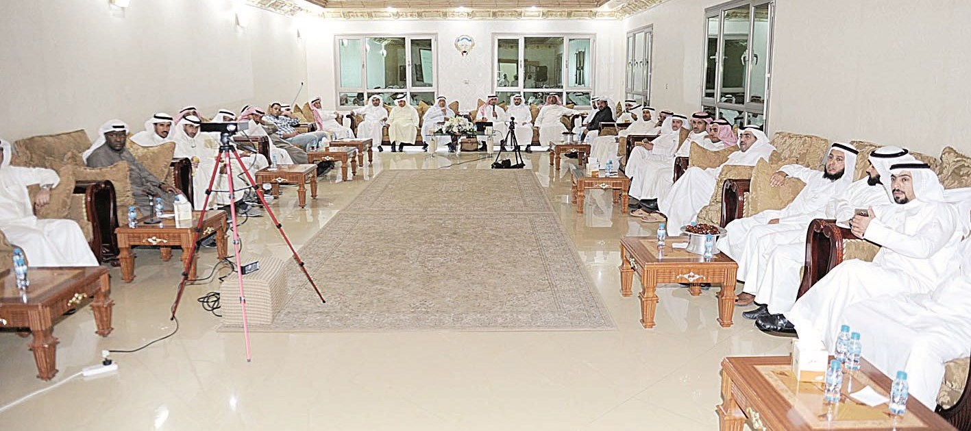 حضور عام في الديوانية  (تصوير طارق عزالدين)