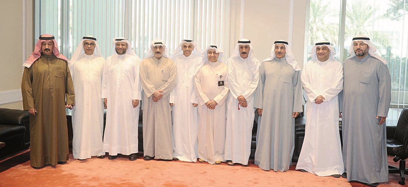 u0623u062du0645u062f u0627u0644u062cu0633u0627u0631 u0645u062au0648u0633u0637u0627u064b u0639u062fu062fu0627u064b u0645u0646 u0627u0644u0645u0647u0646u0626u064au0646  (u062au0635u0648u064au0631 u0632u0643u0631u064au0627 u0639u0637u064au0629)