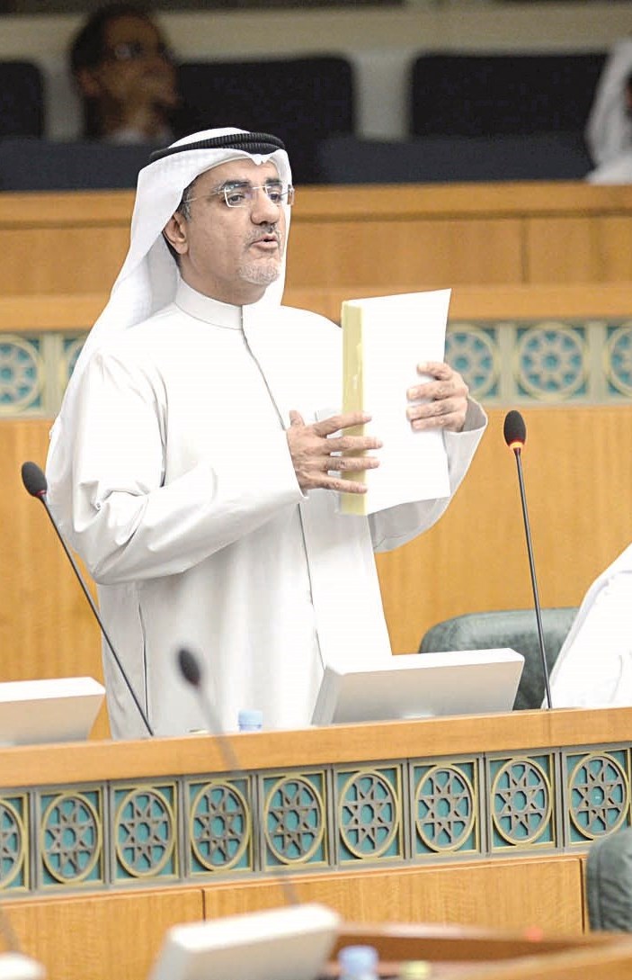 خليل عبدالله خلال مداخلة له حول قانون المناقصات